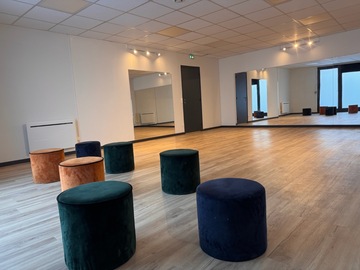 Location à l'heure: Ecole ACT. - La moyenne salle de répétition