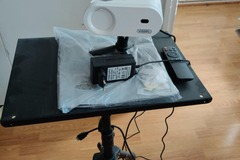 Myydään: Projector with table and screen