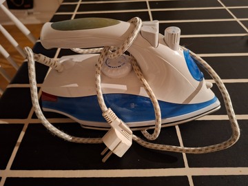 Selling: Steam iron