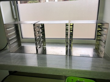 Gebruikte apparatuur: RVS Tray Houders 3 stuks