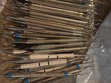 Gebruikte apparatuur: Curettes en scalers 