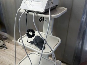 Gebruikte apparatuur: Piezon Master 700 met verrijdbare tafel