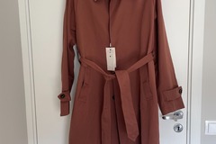 Selling with online payment: [EU] NWT Suitsupply dark orange belted trench coat, size 40R