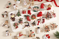 Bulk Lots: 100 pcs of cute Christmas brooch pendant clothing pins