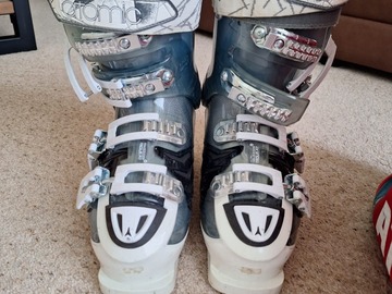 Winter sports: ATOMIC SKI BOOTS
