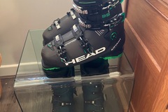 Winter sports: Men's Head ski boots 