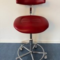 Gebruikte apparatuur: Jörg & Sohn Coburg Eurolift 11015 werkstoel (3 stuks - rood)