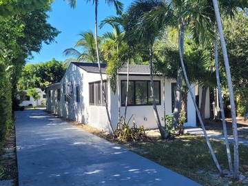 Monthly Rentals (Owner approval required): Hollywood FL, Secure Driveway Parking, Perfect For Large Vehicles