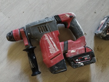 À vendre: perceuse visseuse et marteau percuteur électrique 