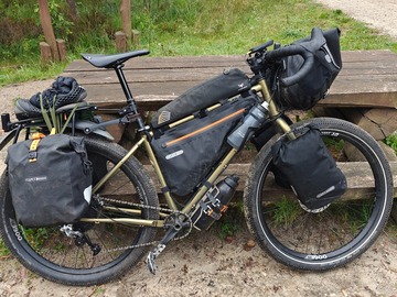 Renting out (per day): Bikepacking-laukkusetti (Ortlieb vedenpitävät)