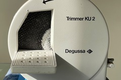 Gebruikte apparatuur: Degussa gipstrimmer KU 2 met Carborundum schijf