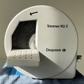 Gebruikte apparatuur: Degussa gipstrimmer KU 2 met Carborundum schijf