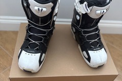 Winter sports: Snowboard boots