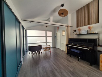 Location à l'heure: Salle de 25m2 avec piano droit et sono