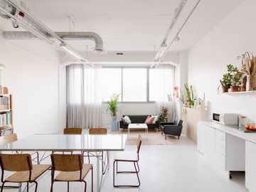 Renting out: Jaettu työhuone Herttoniemessä
