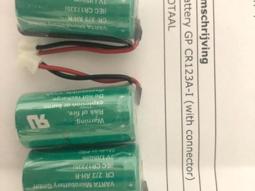 Nieuwe apparatuur: Batterijen 3 maal GP CR123A-I met connector