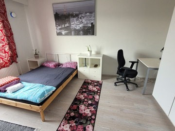 Annetaan vuokralle: Renting out one furnished bedroom for a tenant.