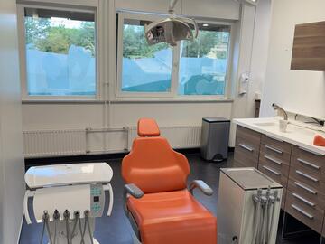 Gebruikte apparatuur: Tandarts stoel Behandelunit NEO Cart 