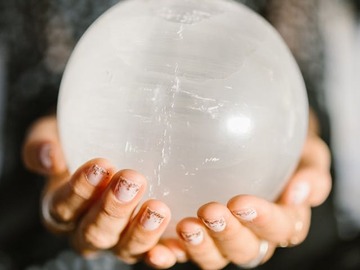 Selling: Psychic Reading using Tarot & Crystal Ball