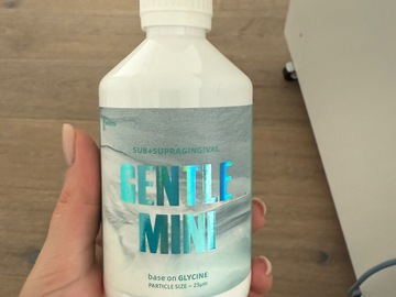 Nieuwe apparatuur: poeder op glycerine en frisdrank in een sodablaster