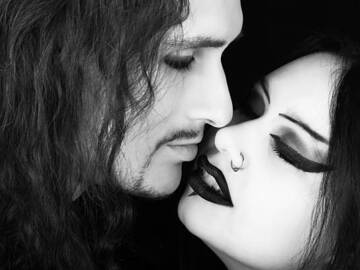 Selling: VAMPIRES KISS- ETERNAL LOVE SPELL AND READING