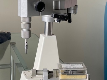 Gebruikte apparatuur: Paralellometer Girbach Dental tandtechniek 