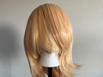 Selling with online payment: Blonde bob wig (howl?)