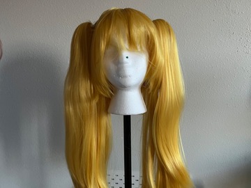 Selling with online payment: Yellow wig