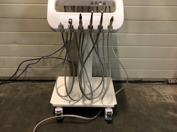 Nieuwe apparatuur: Dental unit met high/low speed, EMS, curing light, afzuiging ...