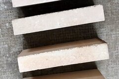 À vendre:  Lot de 8 briques réfractaires silico-alumineux