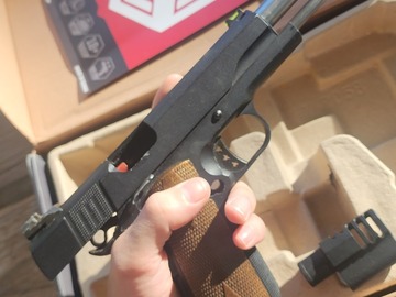 Selling: Aw custom 1911