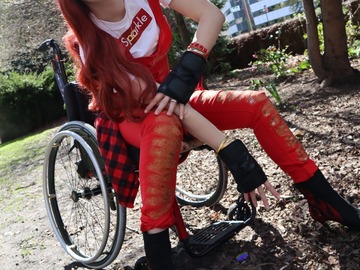 Selling with online payment: Ruby Anderson (Rainbow High)