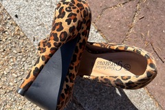 Selling: Escarpins taille 38-39 neuf 