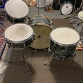 Selling with online payment: VINTAGE SLINGERLAND DRUM SET 