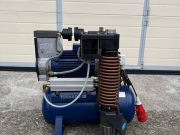Gebruikte apparatuur: Durr Dental Tornado 130 Compressor