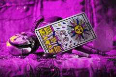 Selling: Love and relationship tarot reading 