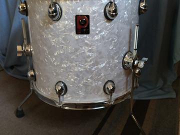 VIP Member: Premier 16x14" Floor Tom, Blue-White Pearl