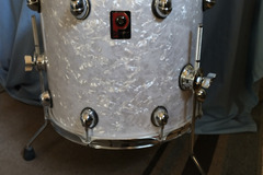 VIP Member: Premier 16x14" Floor Tom, Blue-White Pearl
