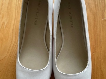 Selling: Square Toe Pump