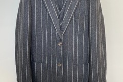 Selling with online payment: [EU] Like new Suitsupply charcoal chalk stripe 3pc suit, size 36R