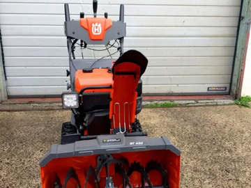 For sale : Déneigeuse Husqvarna ST420 Puissance 12 ch