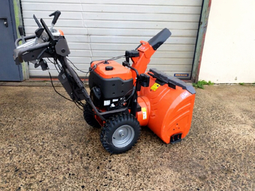 For sale : Déneigeuse Husqvarna ST420 Puissance 12 ch