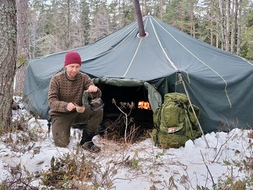 Til leie (per uke): Puolijoukkueteltta , sissiteltta , kotateltta 