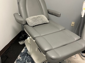 Selling with online payment: Motorized Medical Aesthetics Chair