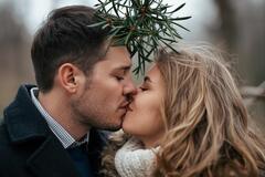 Selling: Kisses under the Mistletoe