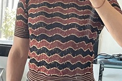 Selling: Black gold maroon knitted top