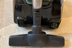 Selling: Electrolux Vacuumer 