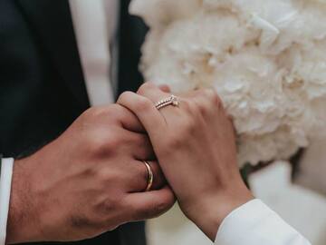 Selling: Does he wanna marry me? 