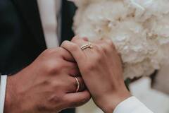 Selling: Does he wanna marry me? 