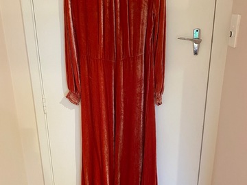 Selling: Stunning Pink Velvet Gown